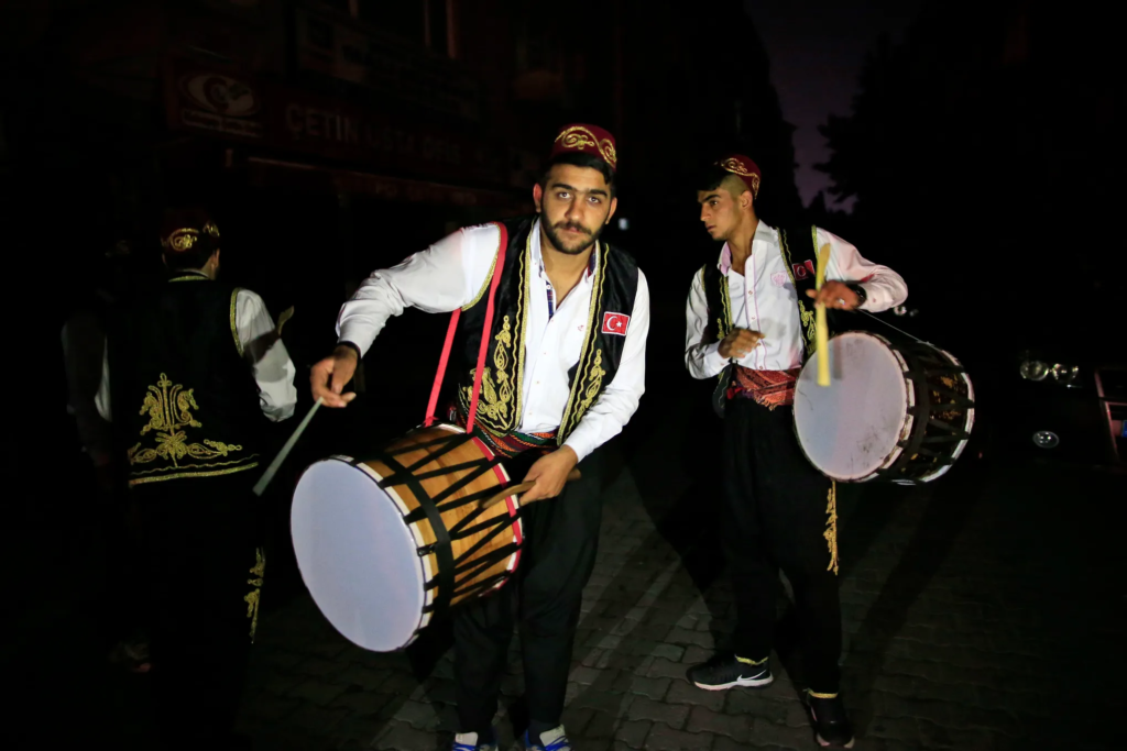 Turkey: Drummers wake people for Sehri